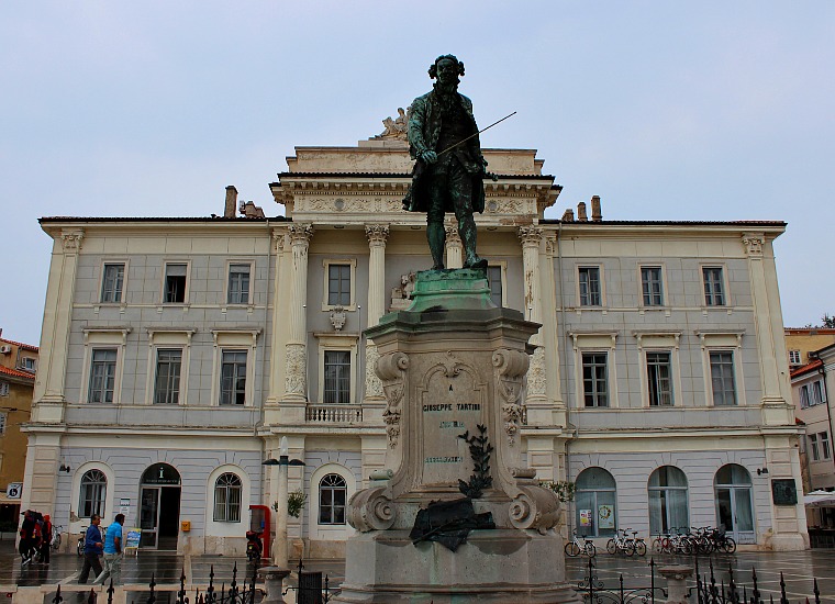 piran slovenia statue