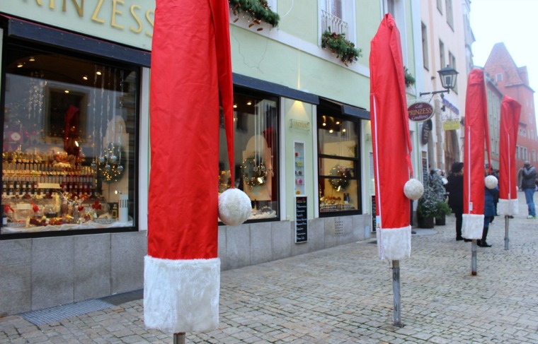 Even the umbrella poles get excited about Christmas in Regensburg!