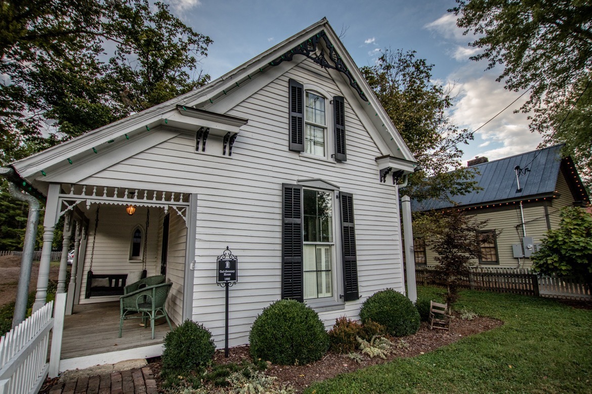 White's Mercantile Room and Board in Leiper's Fork, Tennessee
