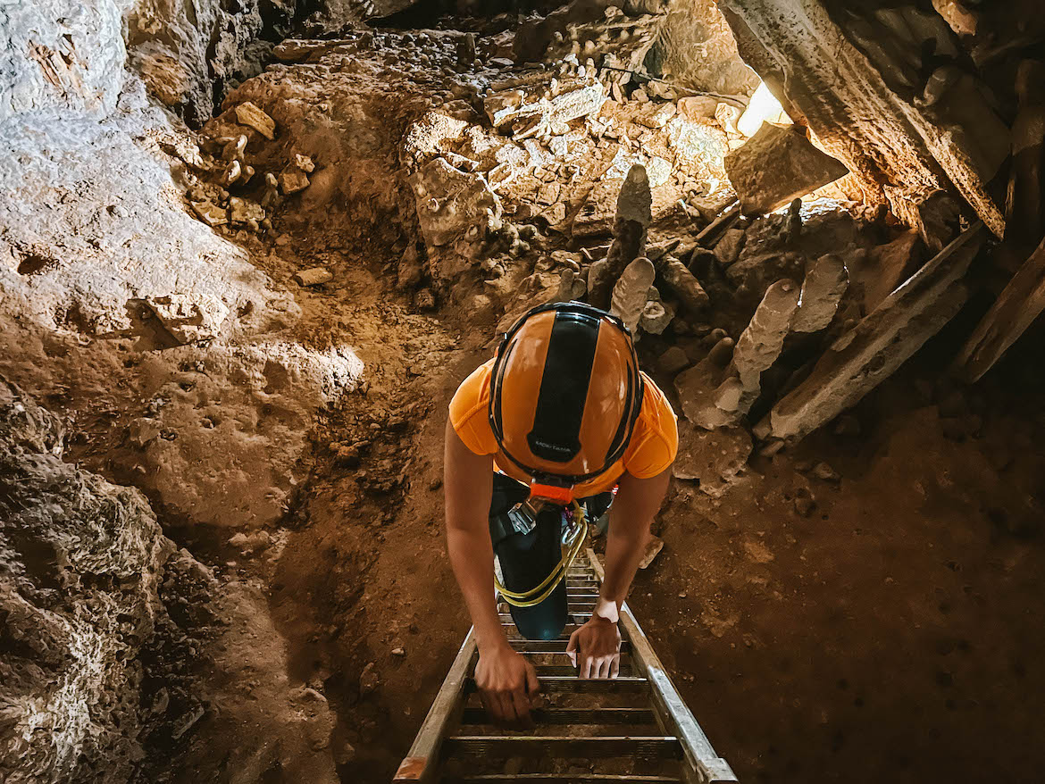 Caving in Caverno do Diablo, 'Devil's Cave'