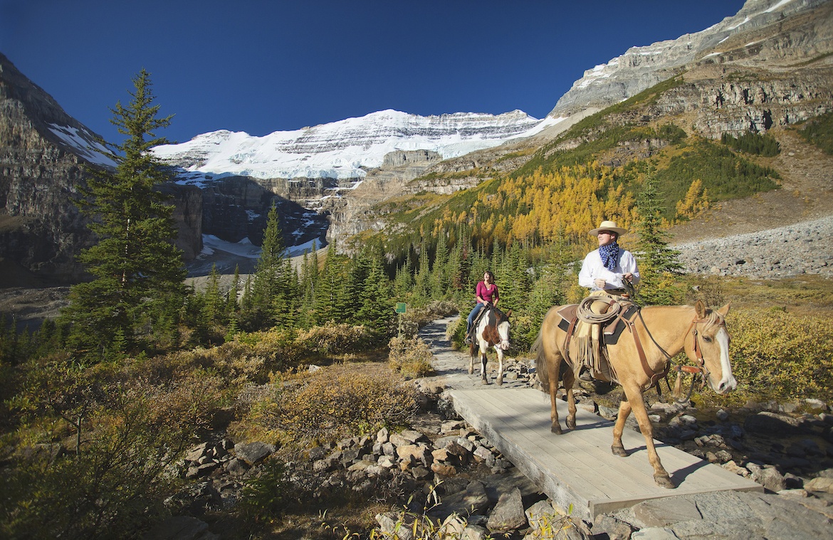 Horseback riding to Six Glaciers Teahouse