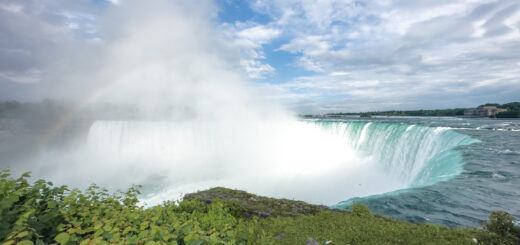 The view of Horseshoe Falls from Table Rock Centre