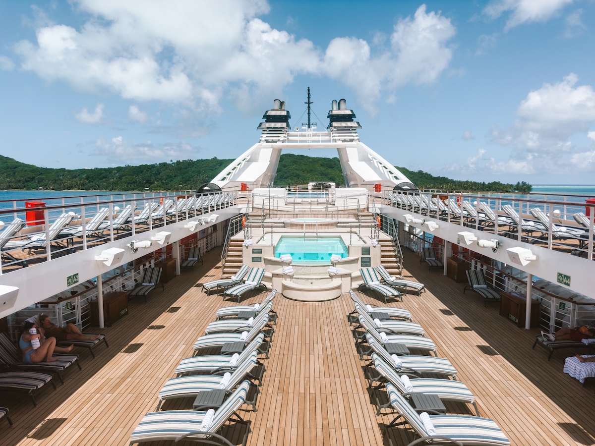 The pool deck on Star Breeze