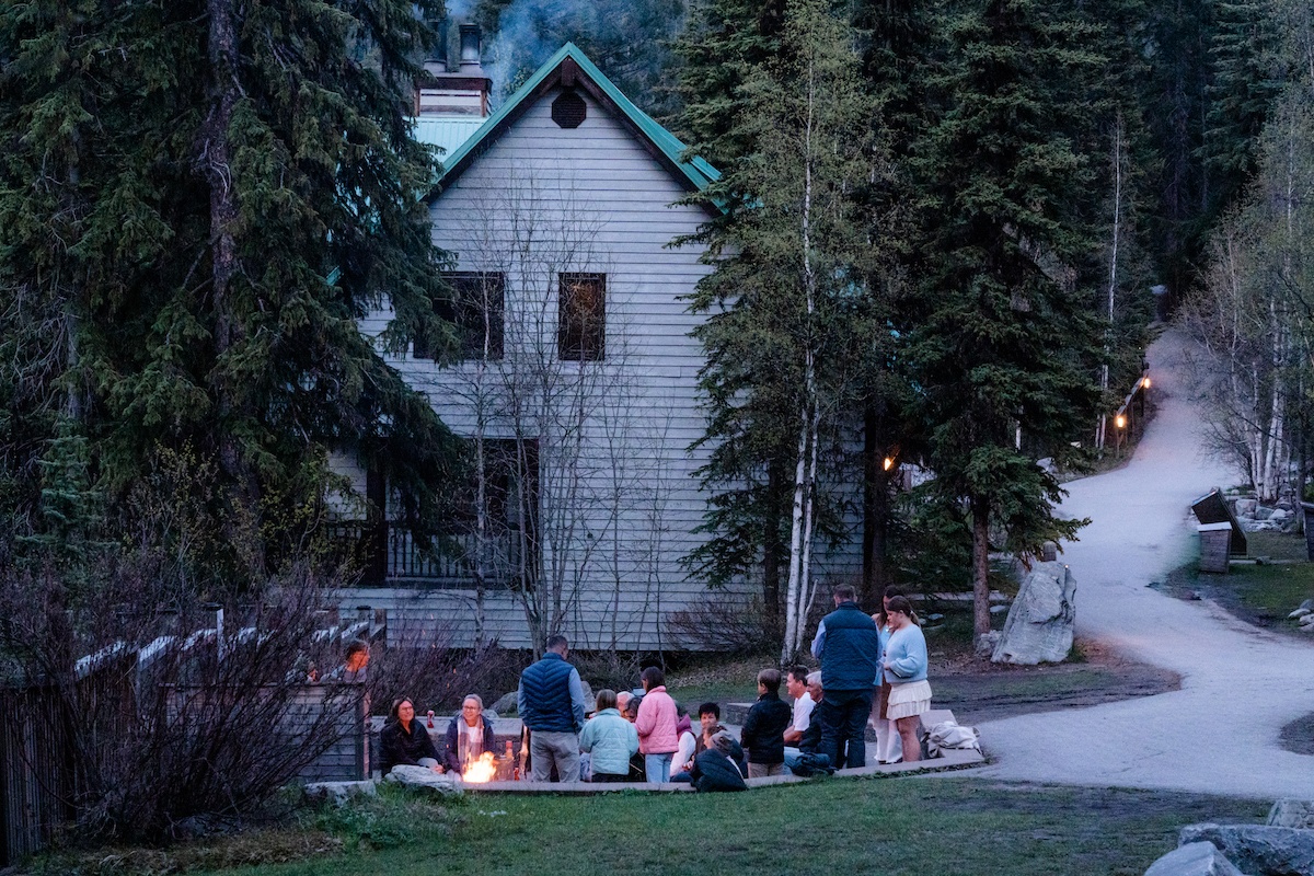 An outdoor fire pit at Emerald Lake Lodge